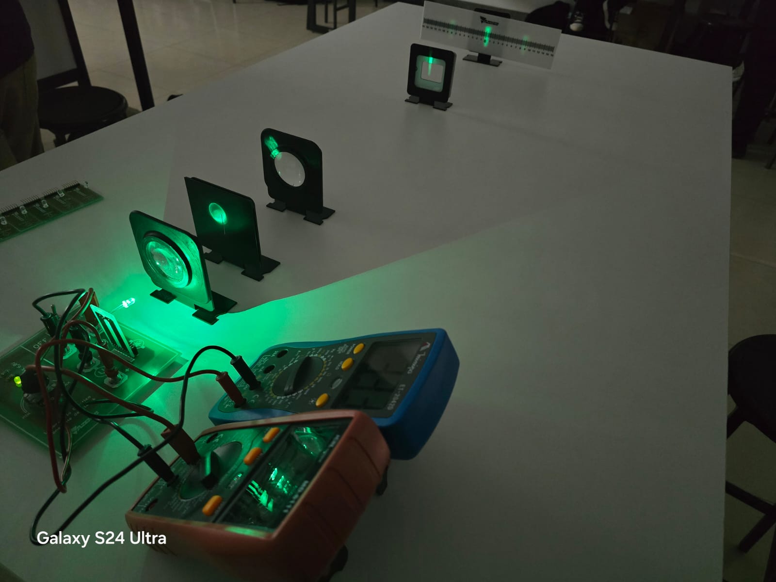 Curva característica tensão corrente do LED amarelo