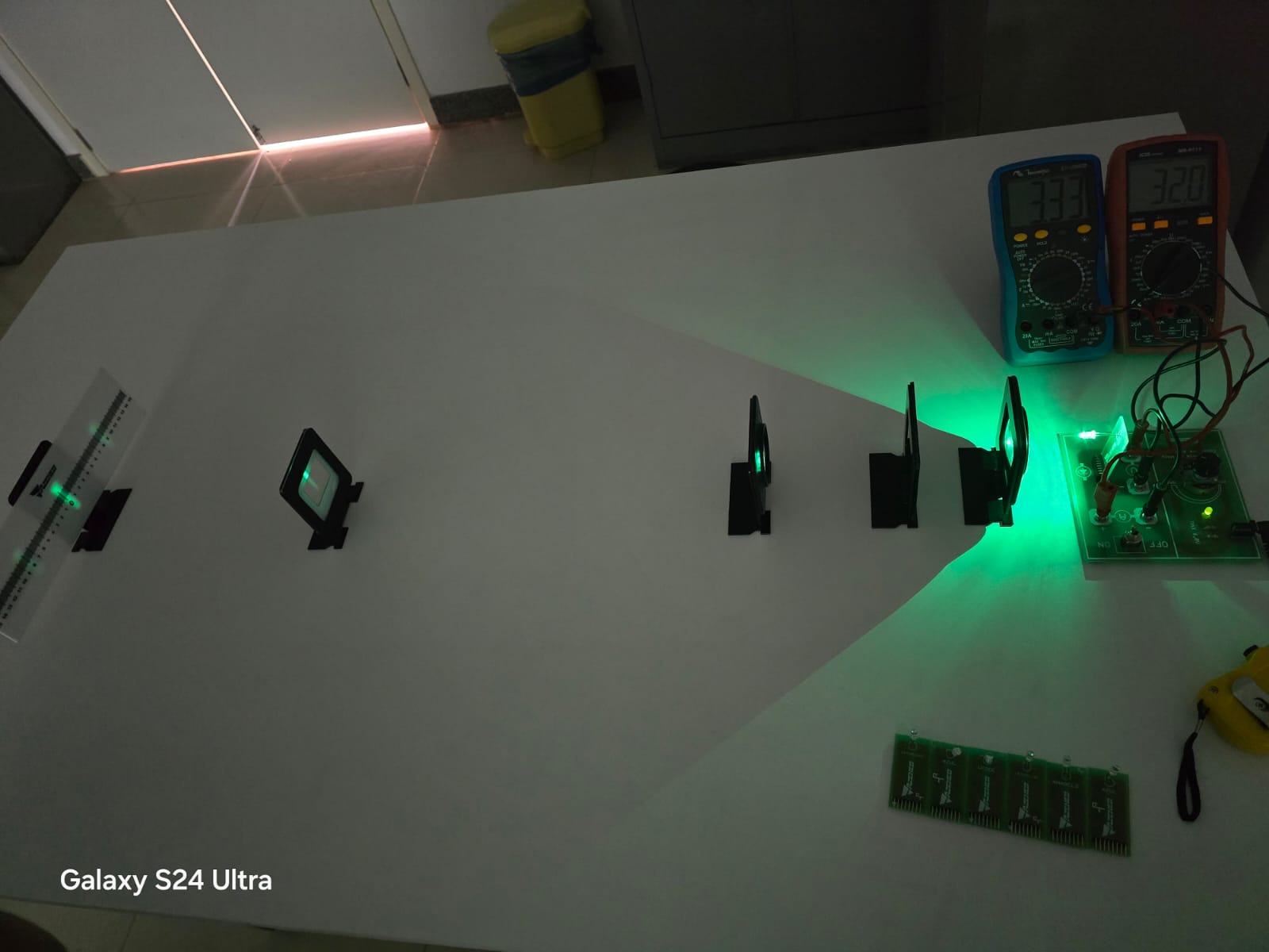 Curva característica tensão corrente do LED verde